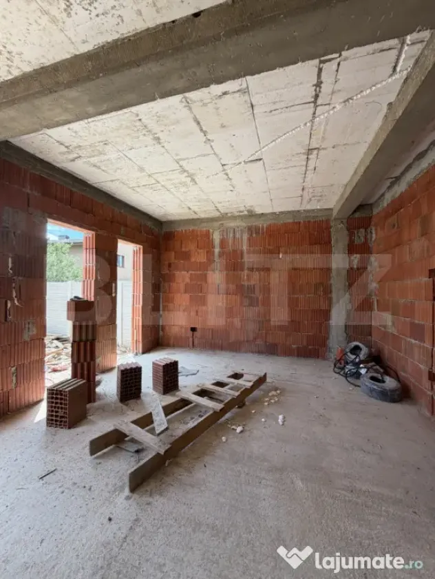 Casa P+1, 3 dormitoare, 105 mp, 200 mp teren, toate utilitat