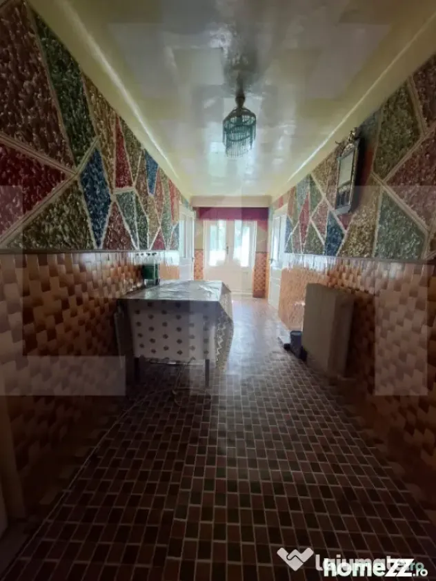 Casă bătrânească cu teren 1335 mp în zona Popa Șapcă