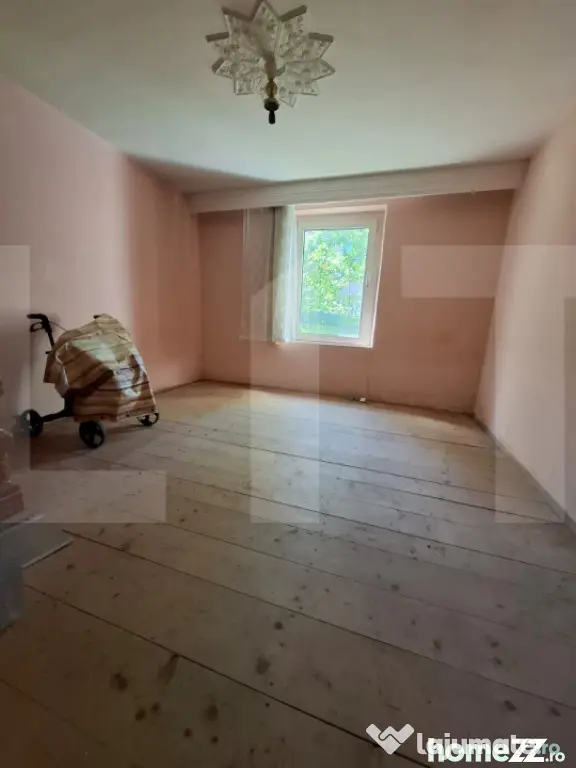 Casă bătrânească cu teren 1335 mp în zona Popa Șapcă