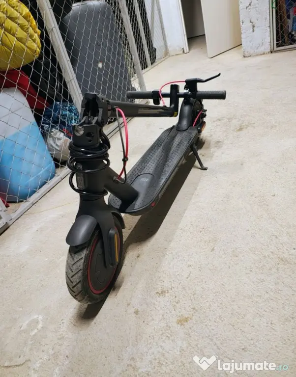Trotineta electrica XIAOMI MI PRO 2 ca noua- cu rulaj 290 km.