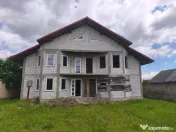 Duplex la rosu, 4400mp teren, Siret