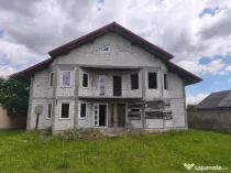 Duplex la rosu, 4400 mp teren, Siret