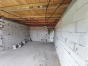 Duplex la rosu, 4400mp teren, Siret
