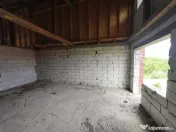 Duplex la rosu, 4400mp teren, Siret