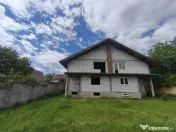 Duplex la rosu, 4400mp teren, Siret