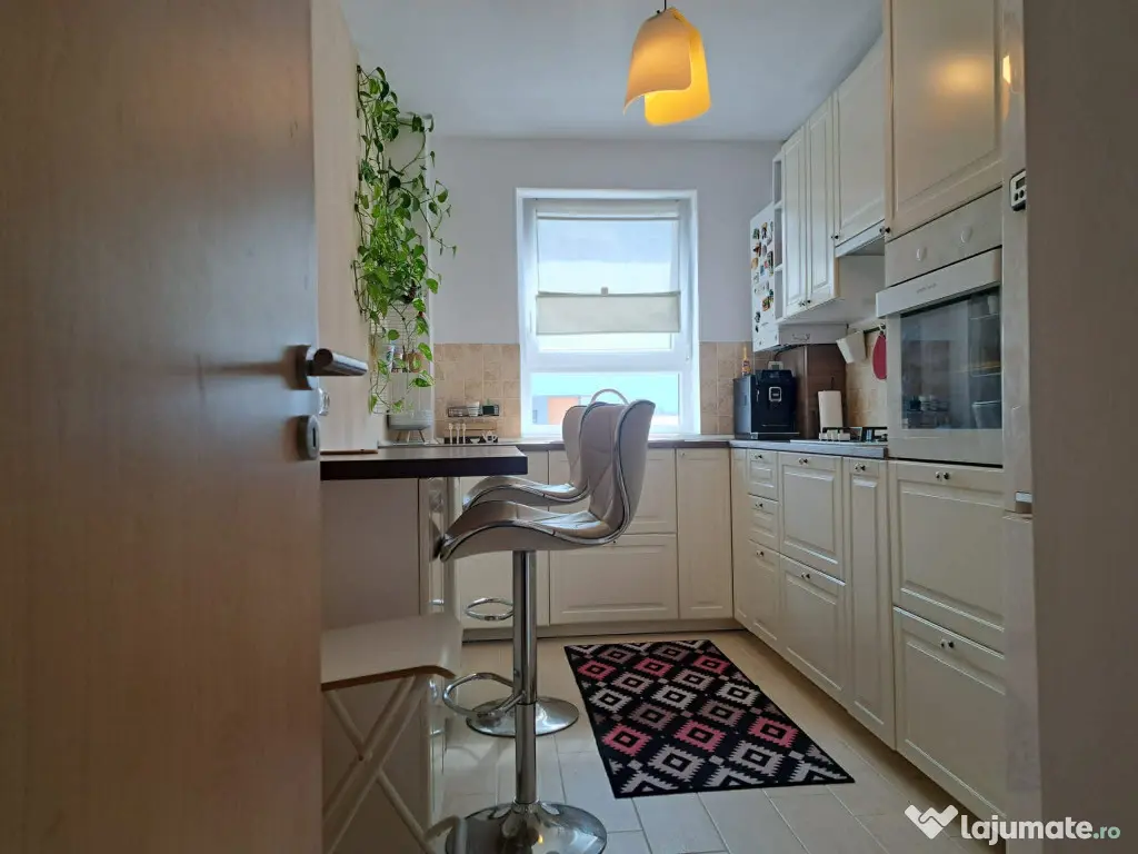 Apartament 3 camere zona TRACTORUL,