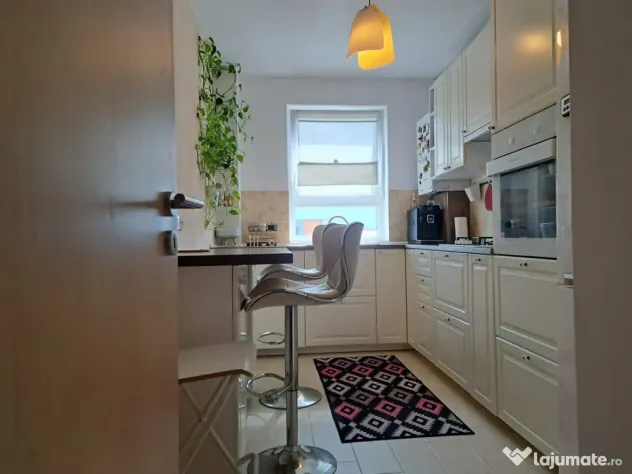 Apartament 3 camere zona TRACTORUL,