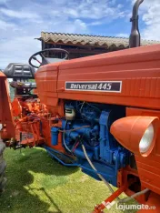 Tractor Universal 445 