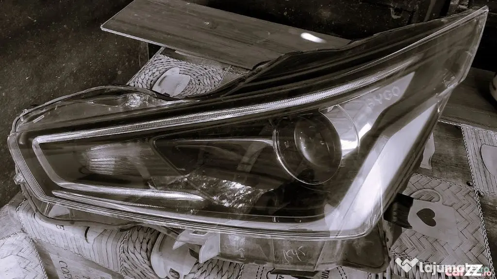 Far LED stânga si dreapta de Toyota Aygo model 2018-2024