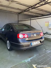 Vând Volkswagen Passat B6