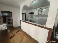 Casa de vanzare, pozitionata excelent, ideala pentru relaxar 