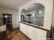 Casa de vanzare, pozitionata excelent, ideala pentru relaxar 