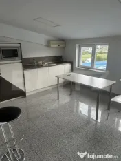 SPATIU COMERCIAL PREMIUM - Cea mai vizibila locatie 