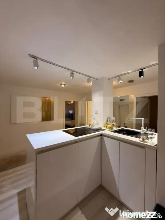 Apartament 3 camere, decomandat, zona Centrala