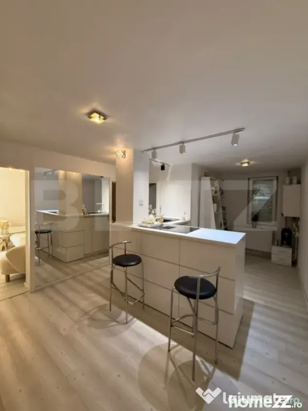 Apartament 3 camere, decomandat, zona Centrala