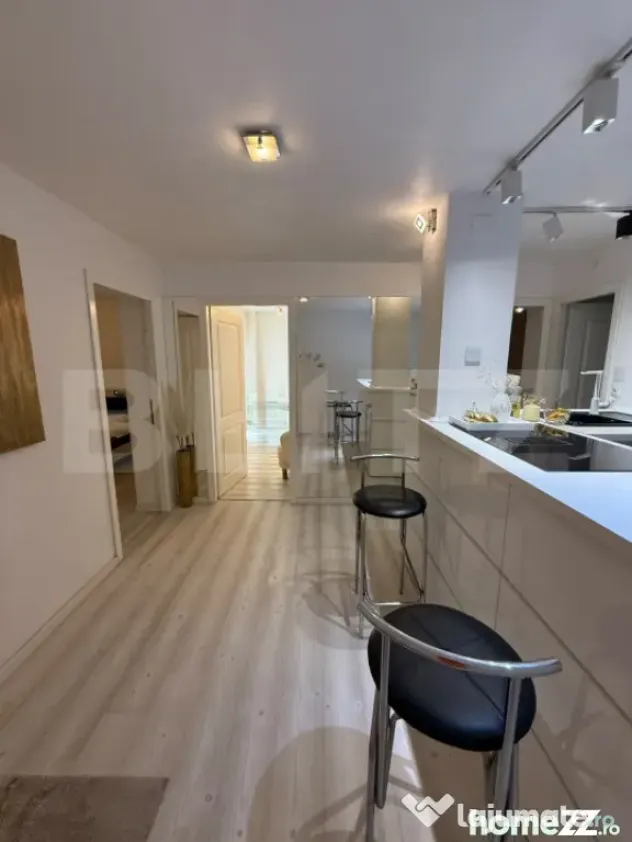 Apartament 3 camere, decomandat, zona Centrala