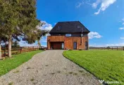 Casa de vacanta extravaganta,8 camere,5 bai,1000 mp teren, Belis, Jud. 