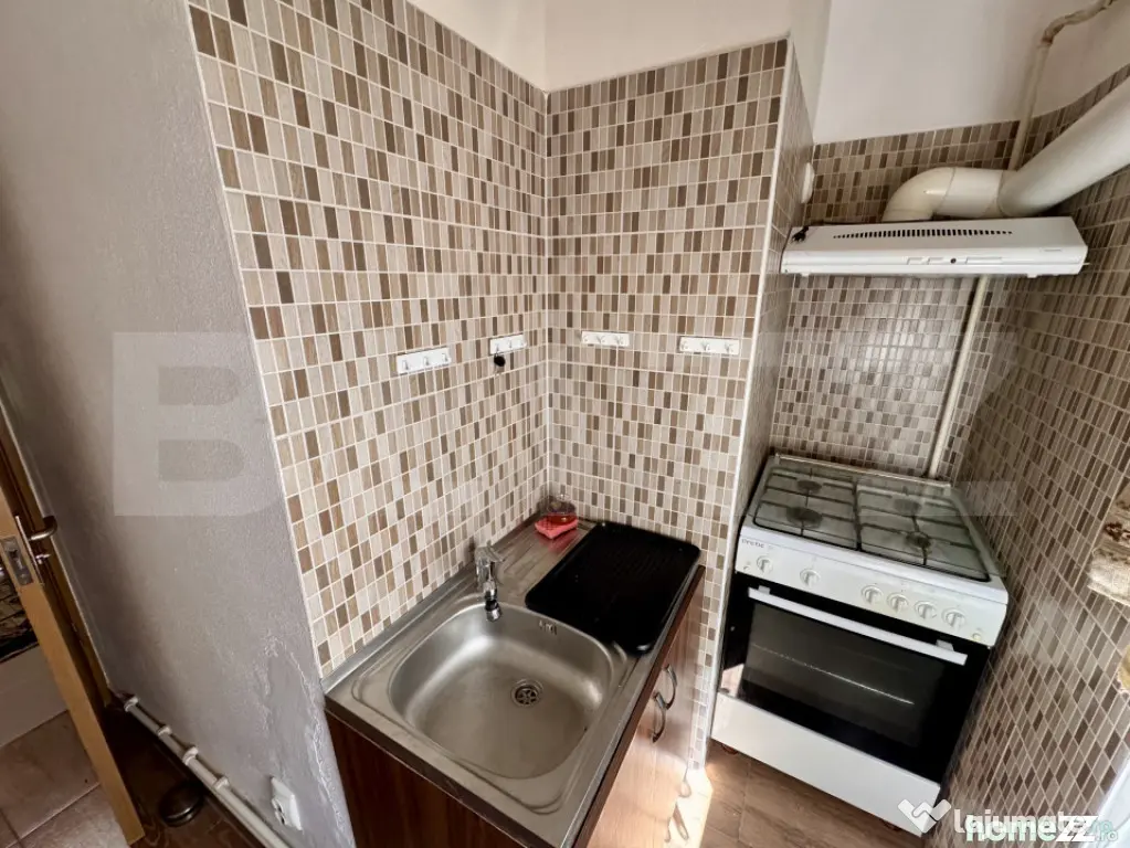 Garsoniera decomandata 35 mp, Bvd Dacia - Brazda lui Novac - Craiova (Dolj)