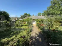 Casă bătrânească cu 2 fronturi stradale, 3095 mp teren,