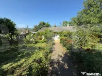 Casă bătrânească cu 2 fronturi stradale, 3095 mp teren,