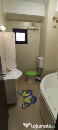 Închiriez garsonieră