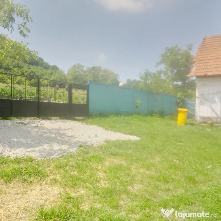 De vânzare o căsuță de vacanță la munte în jud. Hunedoara