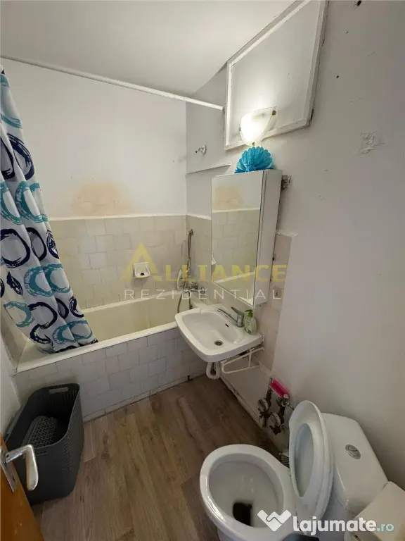 {Metrou DRISTOR } Apartament 3 camere