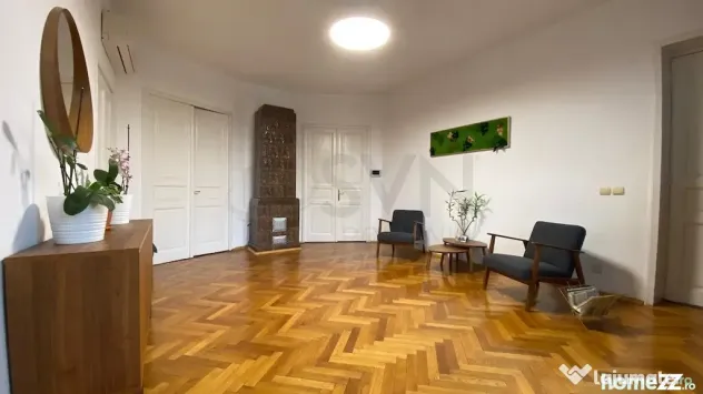Apartament 7 camere - 4 bai - intrare separata - zona Cap...