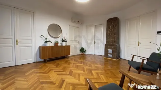 Apartament 7 camere - 4 bai - intrare separata - zona Cap...