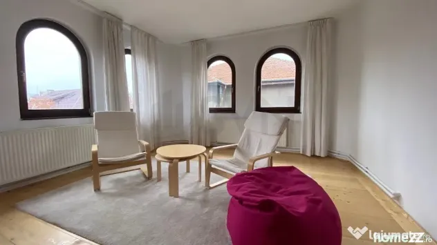 Apartament 7 camere - 4 bai - intrare separata - zona Cap...