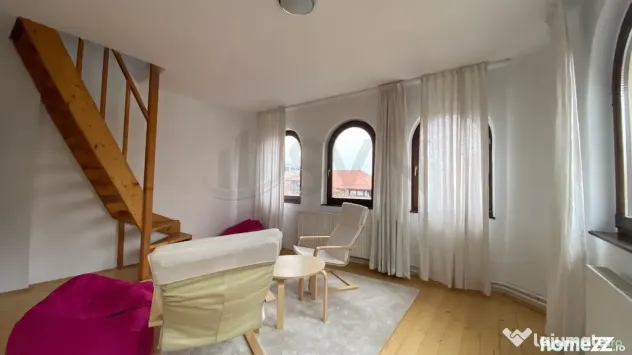 Apartament 7 camere - 4 bai - intrare separata - zona Cap...