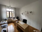 Apartament 7 camere - 4 bai - intrare separata - zona Cap...