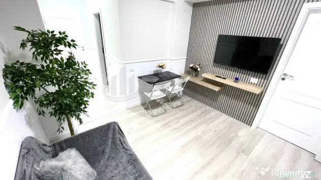 Apartament 8 camere Aviatiei decomandat