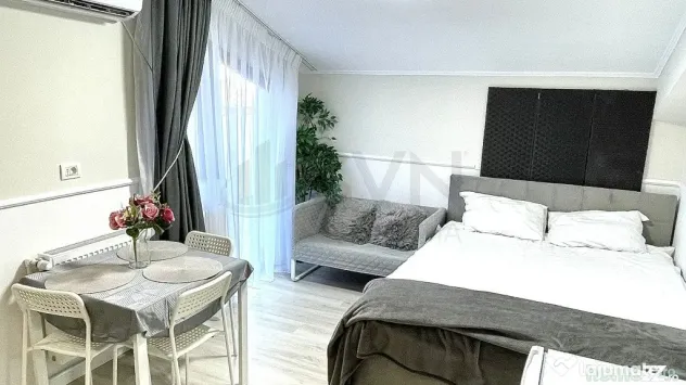 Apartament 8 camere Aviatiei decomandat