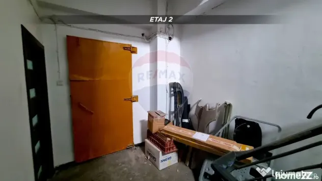 Clădire mixtă de vânzare, 1.055 MC, teren 350 mp str. ...