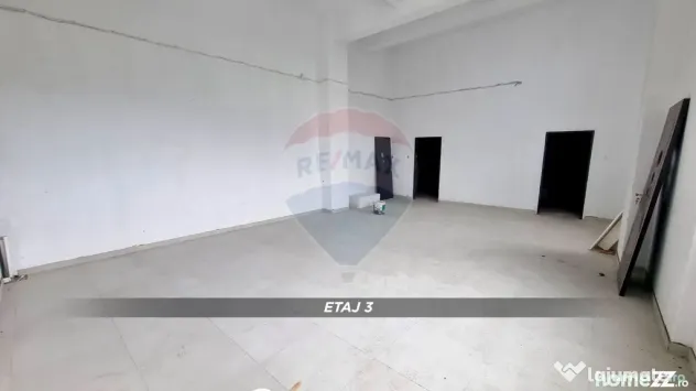 Clădire mixtă de vânzare, 1.055 MC, teren 350 mp str. ...