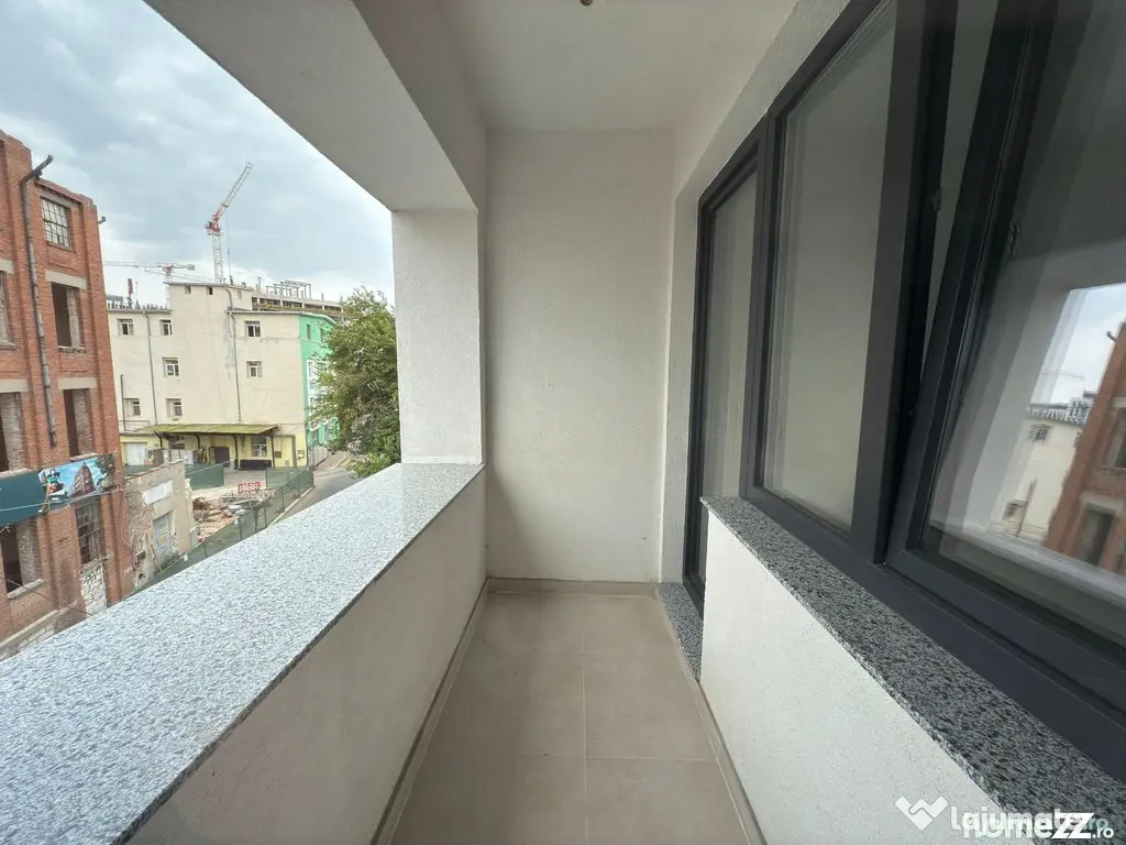 Apartament luxos cu 3 camere și 2 locuri de parcare