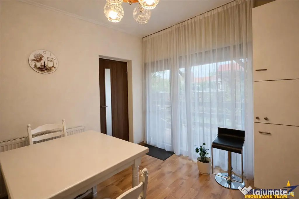 Vila spatioasa in Sancraiu, 2 intrari, foisor, parcare, 5 mi