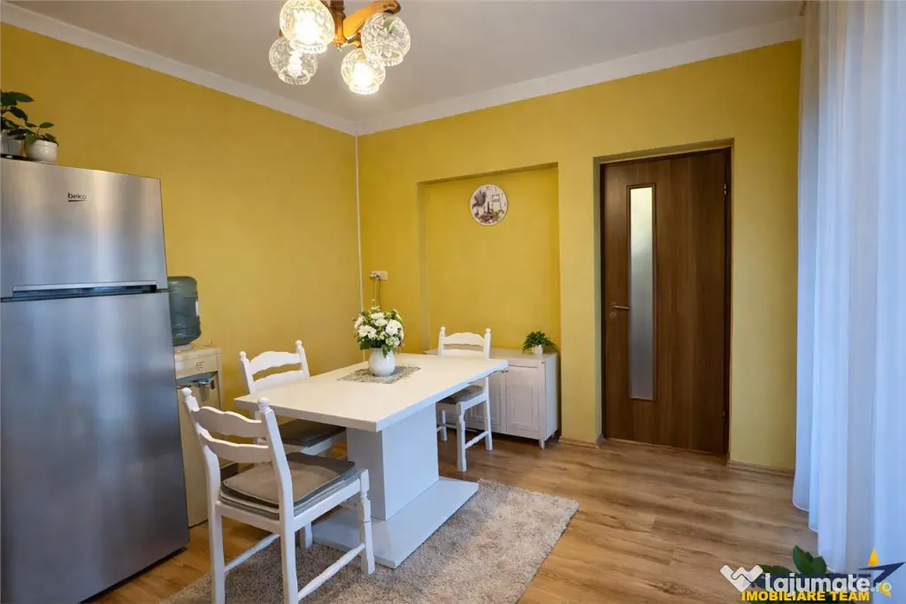 Vila spatioasa in Sancraiu, 2 intrari, foisor, parcare, 5 mi