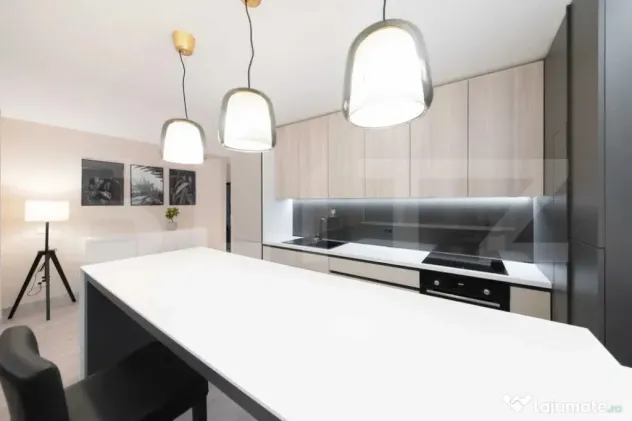 Apartament 3 camere, lux, parcare, zona Andrei Muresanu