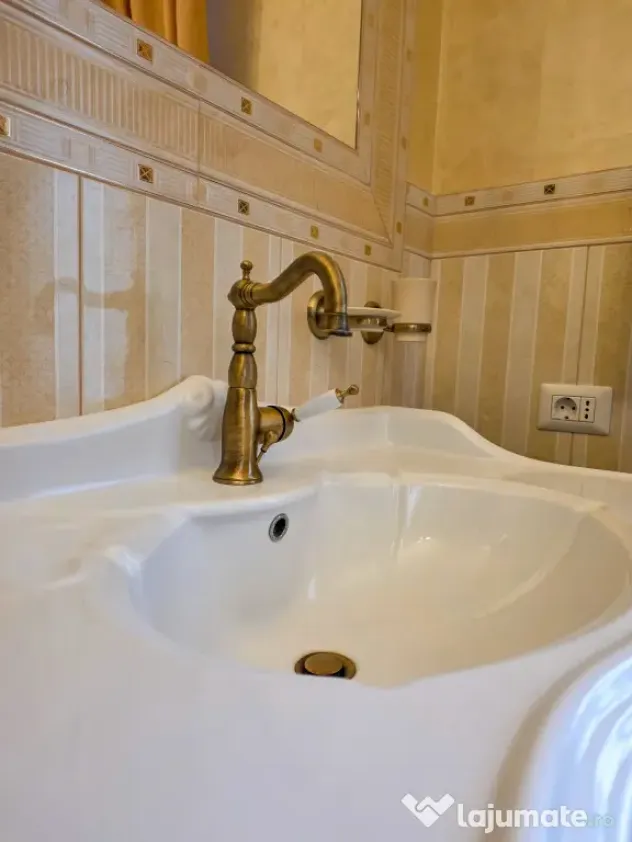 Oportunitate rară la Văratec, Neamț – ansamblu privat c