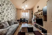 Apartament în centru cu acces auto și garaj propriu 