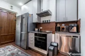 Apartament în centru cu acces auto și garaj propriu 