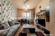 Apartament în centru cu acces auto și garaj propriu 