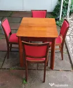 Masa cu scaune și taburet