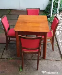 Masa cu scaune și taburet 