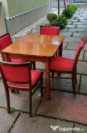 Masa cu scaune și taburet 