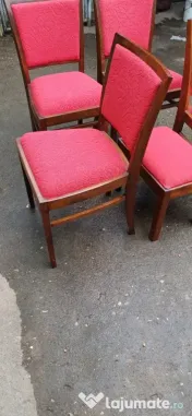 Masa cu scaune și taburet 