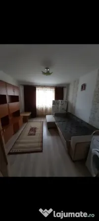 Închiriez garsonieră 