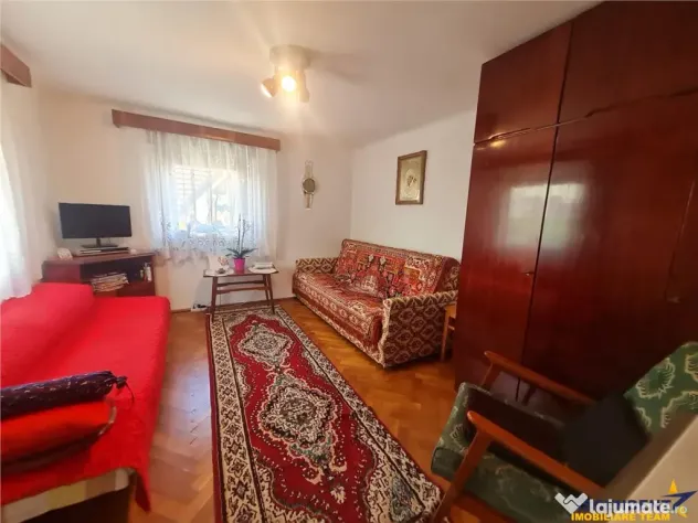 Casa cu vatra traditionala, gradina, garaj, facilitati, Codl